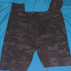 Surface path legging black camo Alphalete